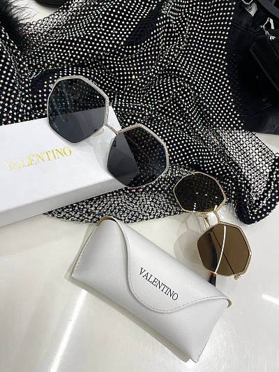 Очки Valentino
