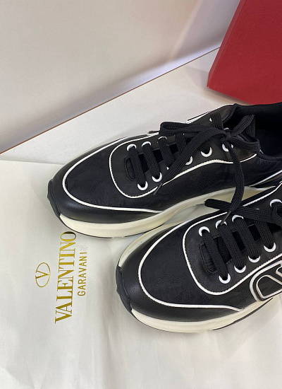 Кроссовки Valentino