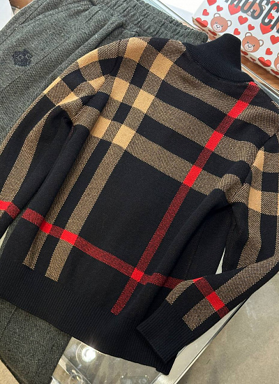 Джемпер на замке Burberry