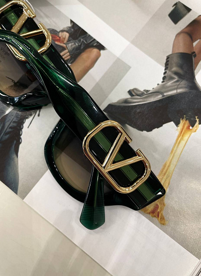 Очки Valentino