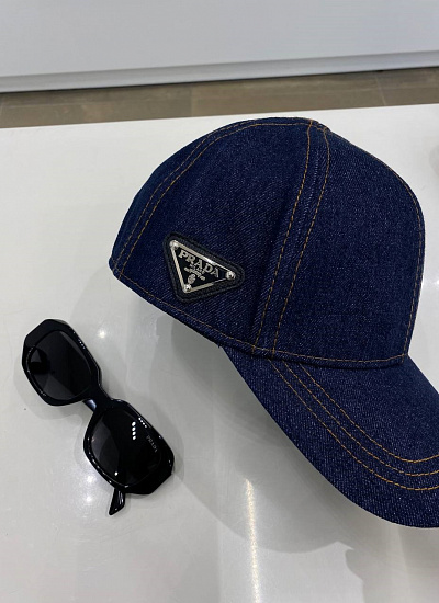 Кепка Prada