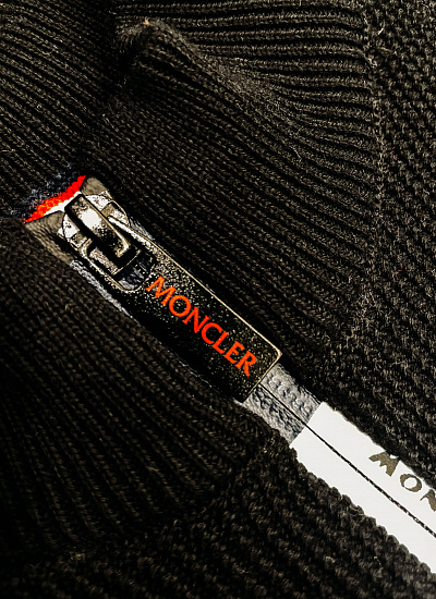 Джемпер на замке Moncler