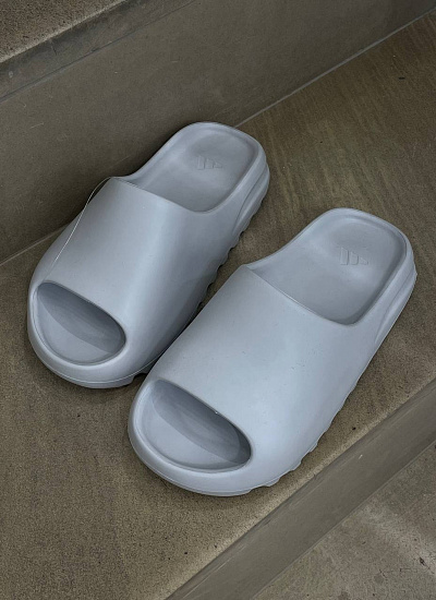 Тапки Yeezy Slide Adidas