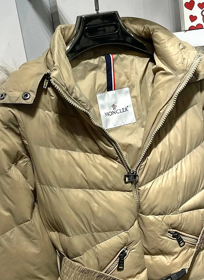 Пуховик Moncler