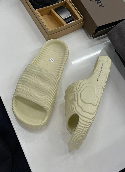 Сланцы Adidas
