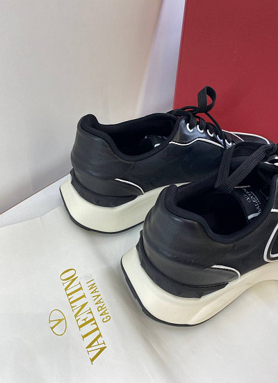 Кроссовки Valentino
